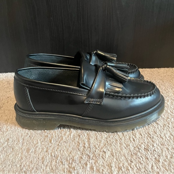 [SOLD ON DEPOP] DR. MARTENS ADRIAN SMOOTH LEATHER TASSEL LOAFERS - Picture 2 of 7